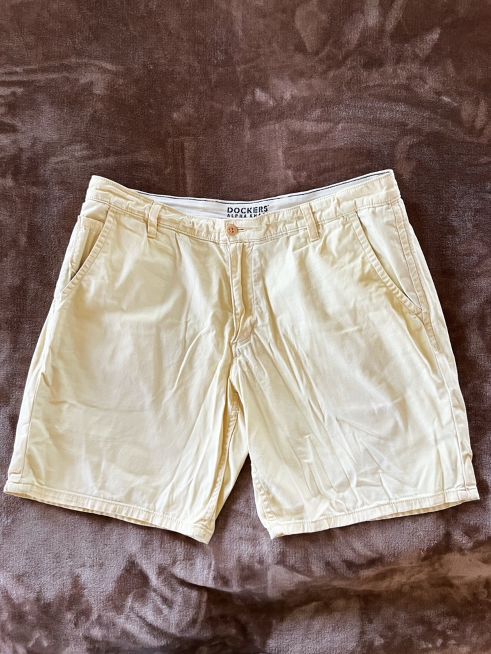 Dockers Alpha Khaki Men’s Cream Chino Flat Front Shorts 5 Pocket Size W34